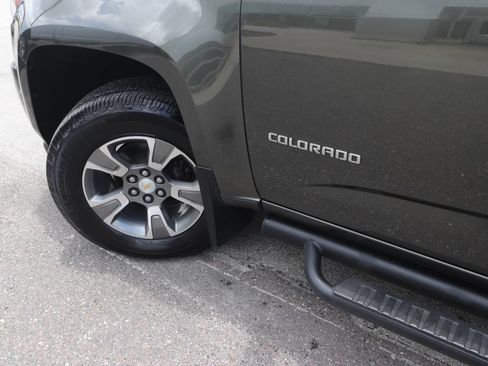 Used 2018 Chevrolet Colorado Z71 AWD/4WD image 3