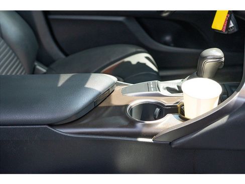 Used 2022 Toyota Camry SE FWD image 7