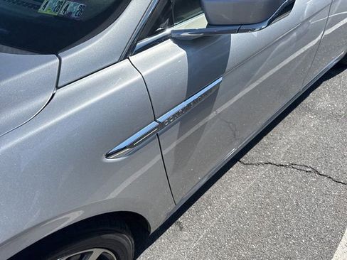 Used 2019 Lincoln Continental Premiere image 2