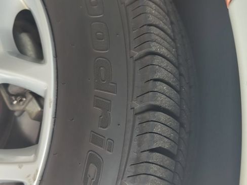 Used 2017 Chrysler Pacifica Touring-L w/ Tire & Wheel Group FWD image 5