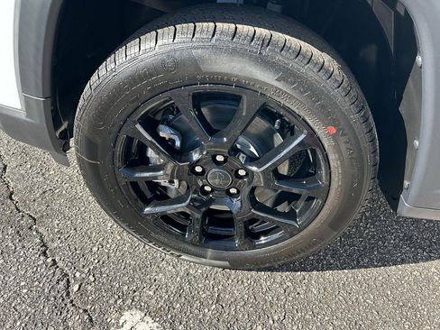 New 2026 Jeep Compass Latitude image 26