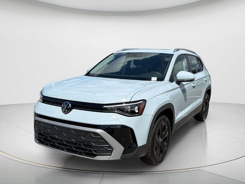 New 2026 Volkswagen Taos SE FWD image 1