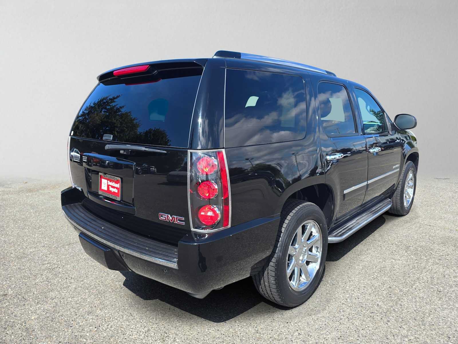 Used 2013 GMC Yukon Denali AWD/4WD image 3