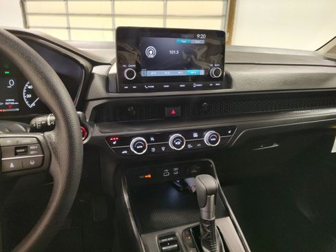 Used 2025 Honda CR-V EX image 7