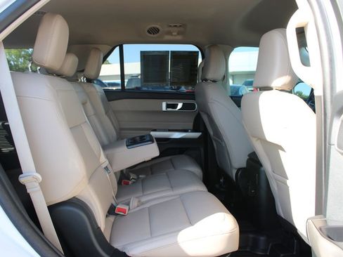 Used 2023 Ford Explorer XLT w/ Equipment Group 202A AWD/4WD image 31