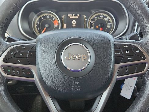 Used 2021 Jeep Cherokee Latitude FWD image 11