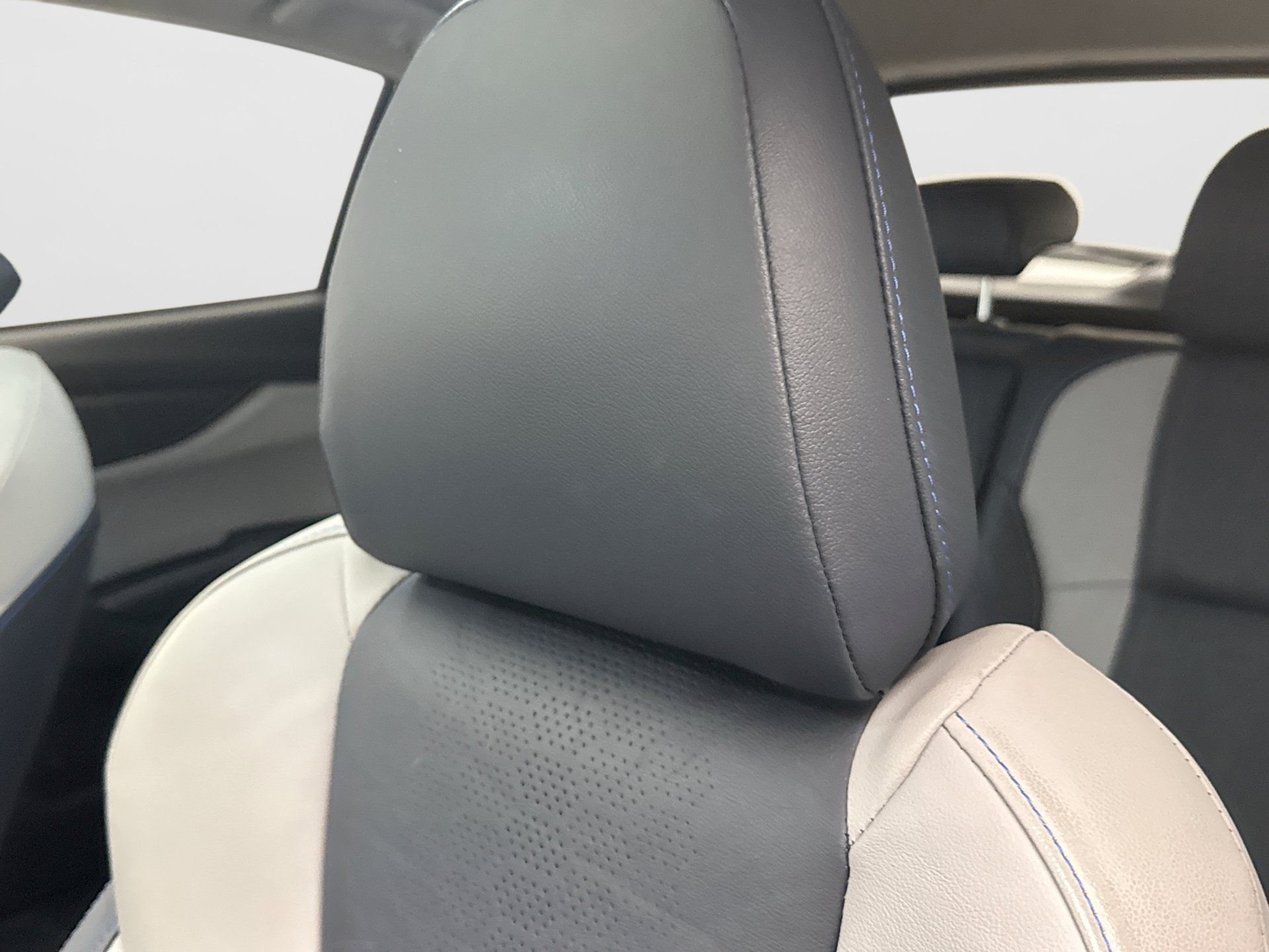 Used 2019 Subaru Crosstrek Hybrid w/ Moonroof Package w/Navigation AWD/4WD image 8