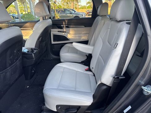 Used 2024 Kia Telluride S w/ S Sunroof Package image 6