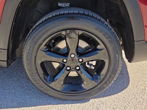 Used 2022 Jeep Grand Cherokee L Laredo image 15