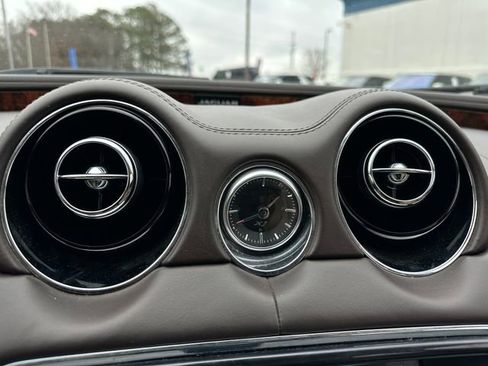 Used 2014 Jaguar XJ image 22