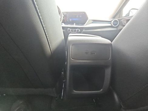 Used 2025 Chevrolet Trax LT w/ LT Convenience Package FWD image 21