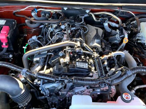 Used 2025 Toyota Tacoma TRD Off-Road image 32