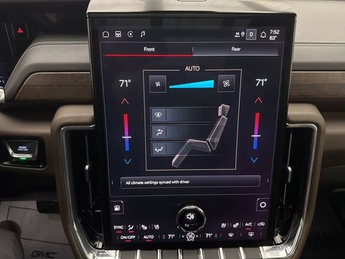 Used 2025 GMC Yukon Denali Ultimate AWD/4WD image 47