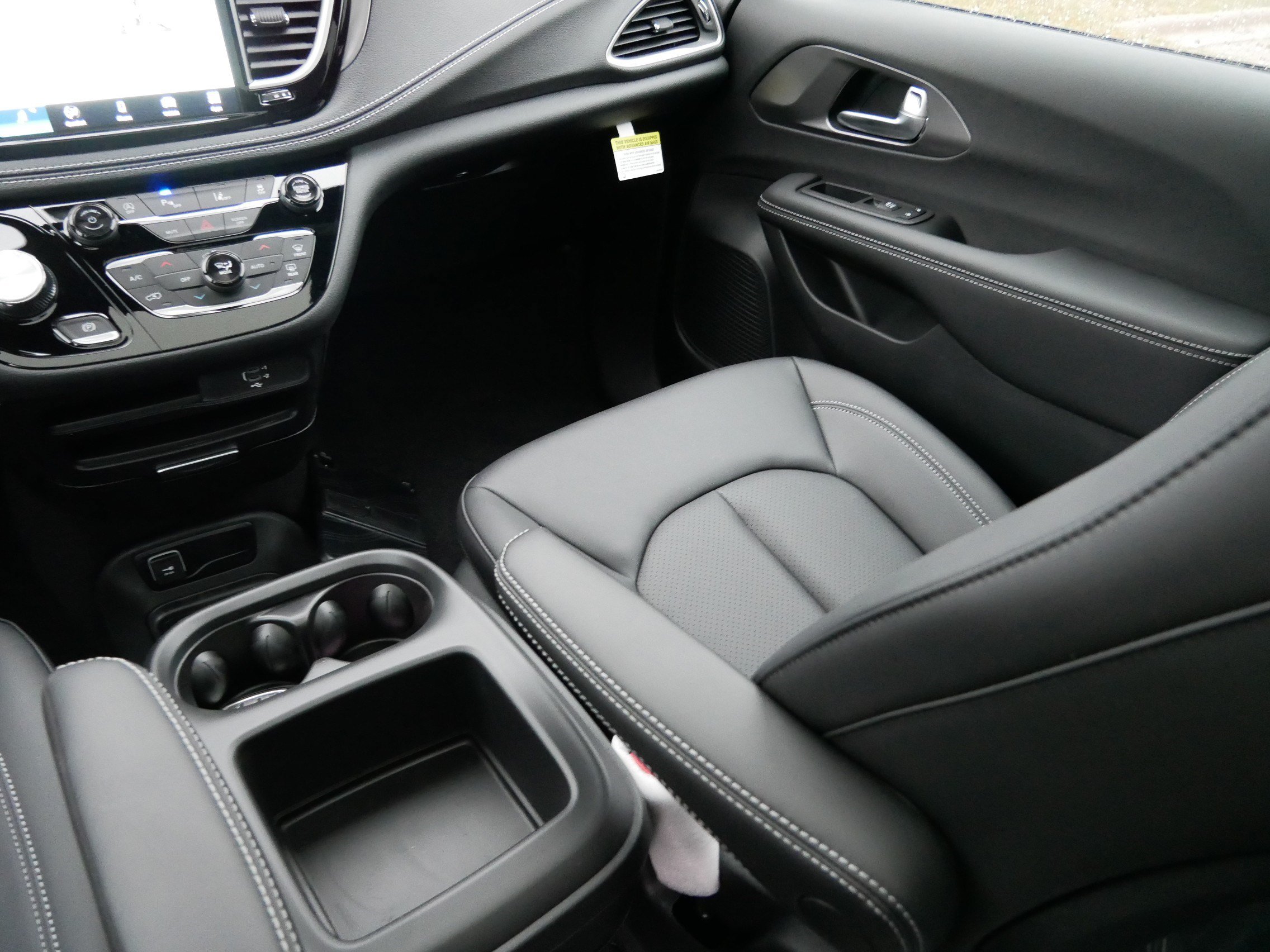 New 2026 Chrysler Pacifica Select AWD/4WD image 11