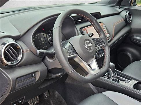 Used 2023 Nissan Kicks SR w/ SR Premium Package FWD image 10