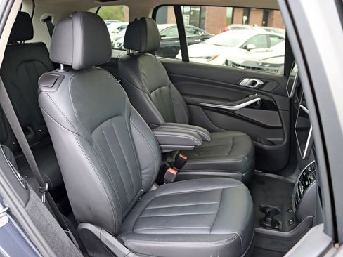Used 2019 BMW X7 xDrive40i w/ Premium Package AWD/4WD image 39