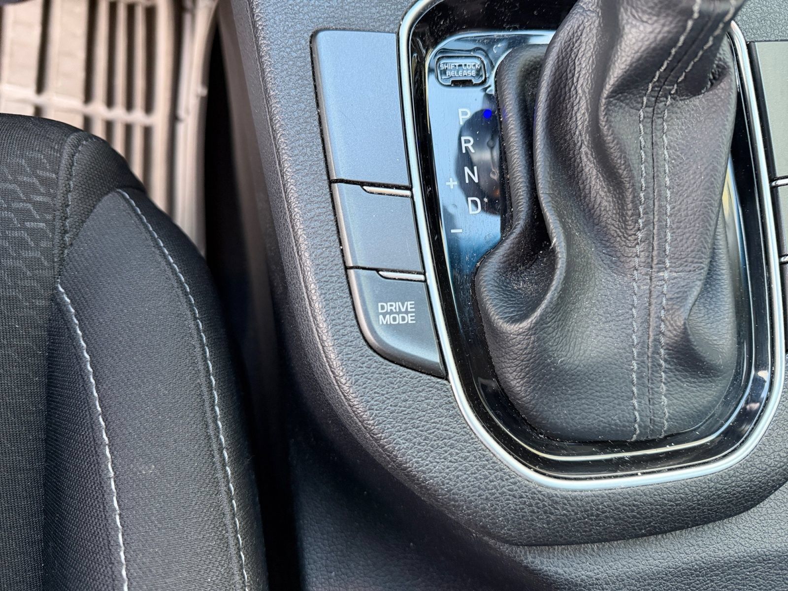 Used 2020 Hyundai Elantra GT FWD image 24
