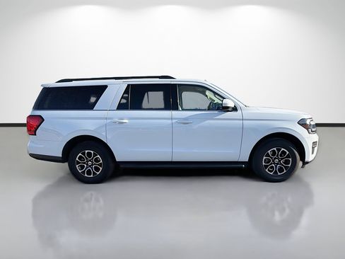 Used 2024 Ford Expedition Max XLT RWD image 2