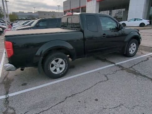 Used 2011 Nissan Frontier SV image 16