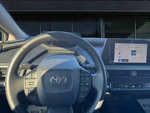 Used 2023 Toyota Prius LE image 3