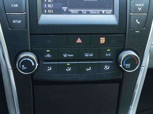 Used 2017 Toyota Camry LE FWD image 30