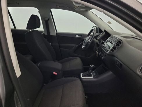Used 2014 Volkswagen Tiguan S FWD image 21