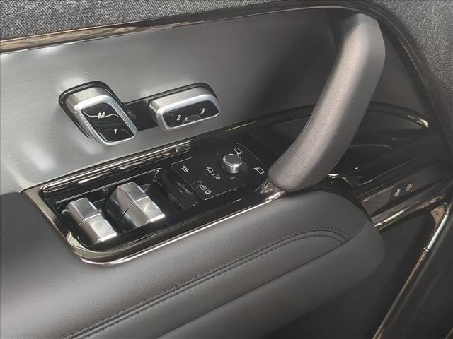 Used 2025 Land Rover Range Rover Sport SE AWD/4WD image 10