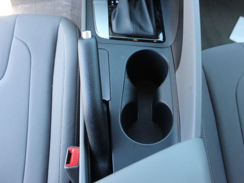 Used 2025 Hyundai Elantra Sport FWD image 17