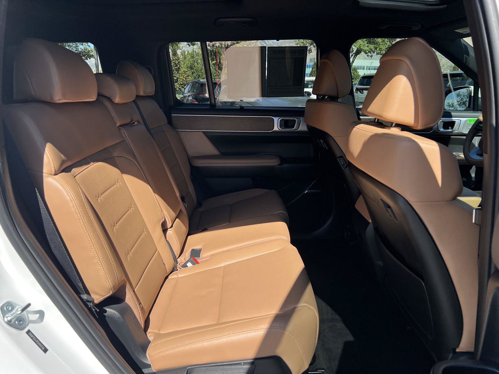 Certified 2025 Hyundai Santa Fe Limited AWD/4WD image 5
