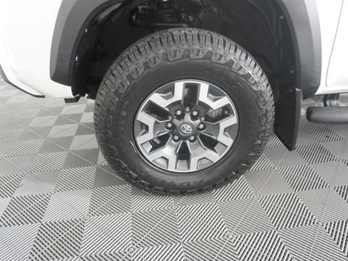 Used 2021 Toyota Tacoma TRD Off-Road w/ TRD Premium Off Road Package image 16