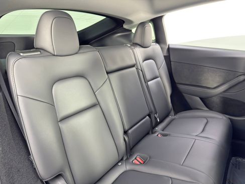 Used 2024 Tesla Model Y Performance image 41