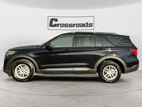 Used 2025 Ford Explorer Active image 2