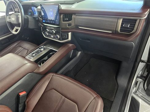 Used 2022 Ford Expedition Limited image 18