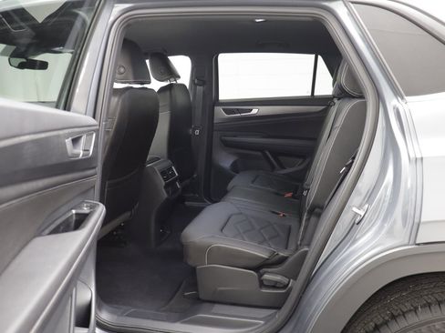 Used 2024 Volkswagen Atlas Cross Sport SE image 12