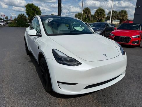 Used 2024 Tesla Model Y Long Range AWD/4WD image 3