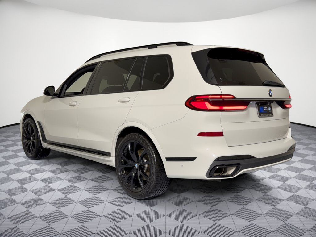 Used 2023 BMW X7 xDrive40i w/ M Sport Package AWD/4WD image 3
