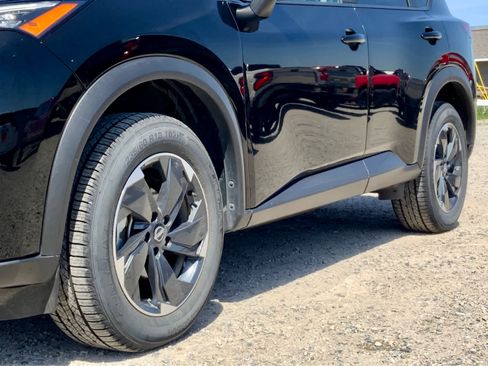 Used 2024 Nissan Rogue SV AWD/4WD image 15