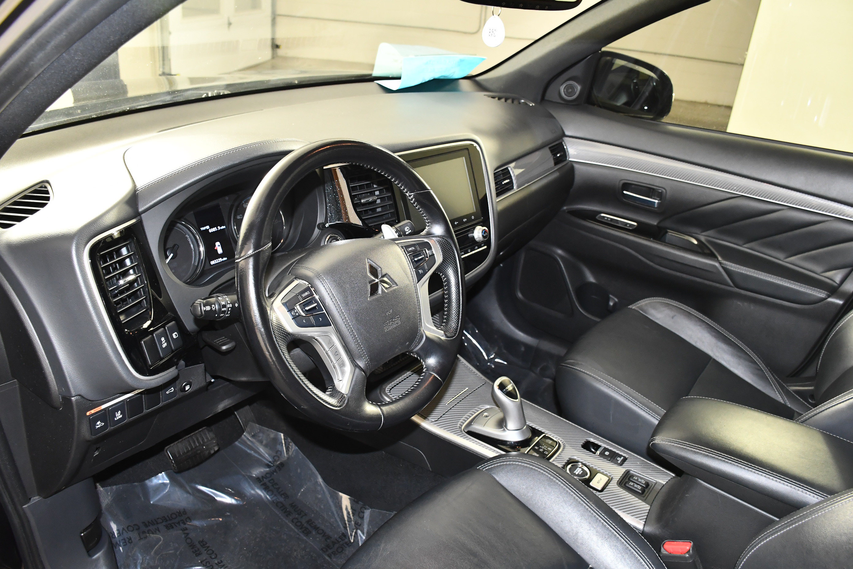 Used 2020 Mitsubishi Outlander SEL AWD/4WD image 2