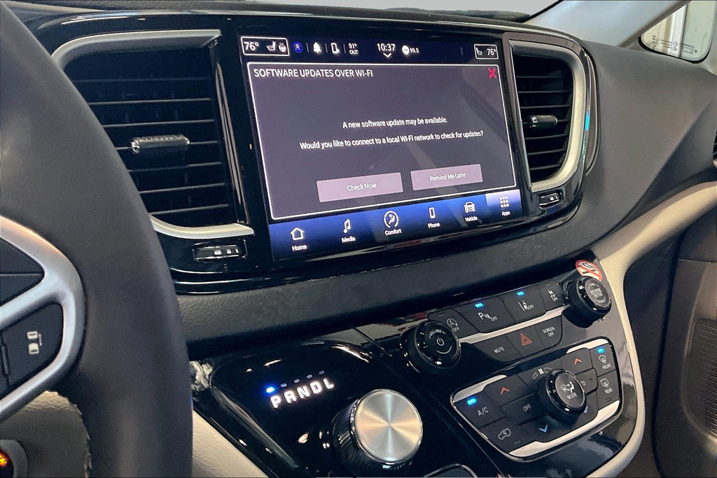 Used 2024 Chrysler Pacifica Touring-L FWD image 10
