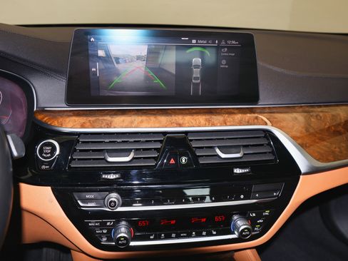 Used 2020 BMW M550i xDrive w/ Dynamic Handling Package image 33