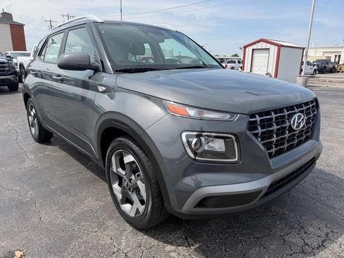 Used 2024 Hyundai Venue SEL FWD image 5