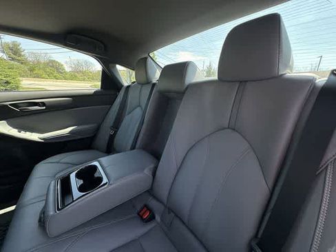Used 2019 Toyota Avalon XLE w/ Moonroof Package FWD image 16