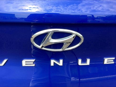 Used 2024 Hyundai Venue Limited FWD image 24