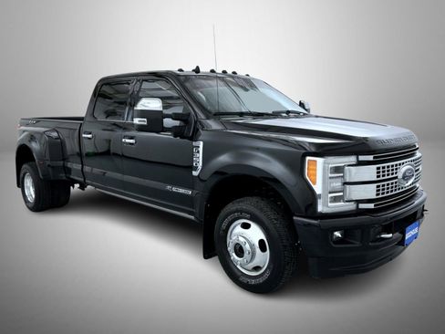 Used 2019 Ford F350 Platinum w/ Platinum Ultimate Package image 3