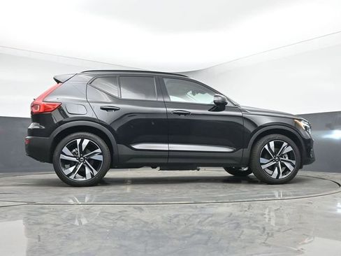 Used 2024 Volvo XC40 B5 Plus w/ Climate Package image 44