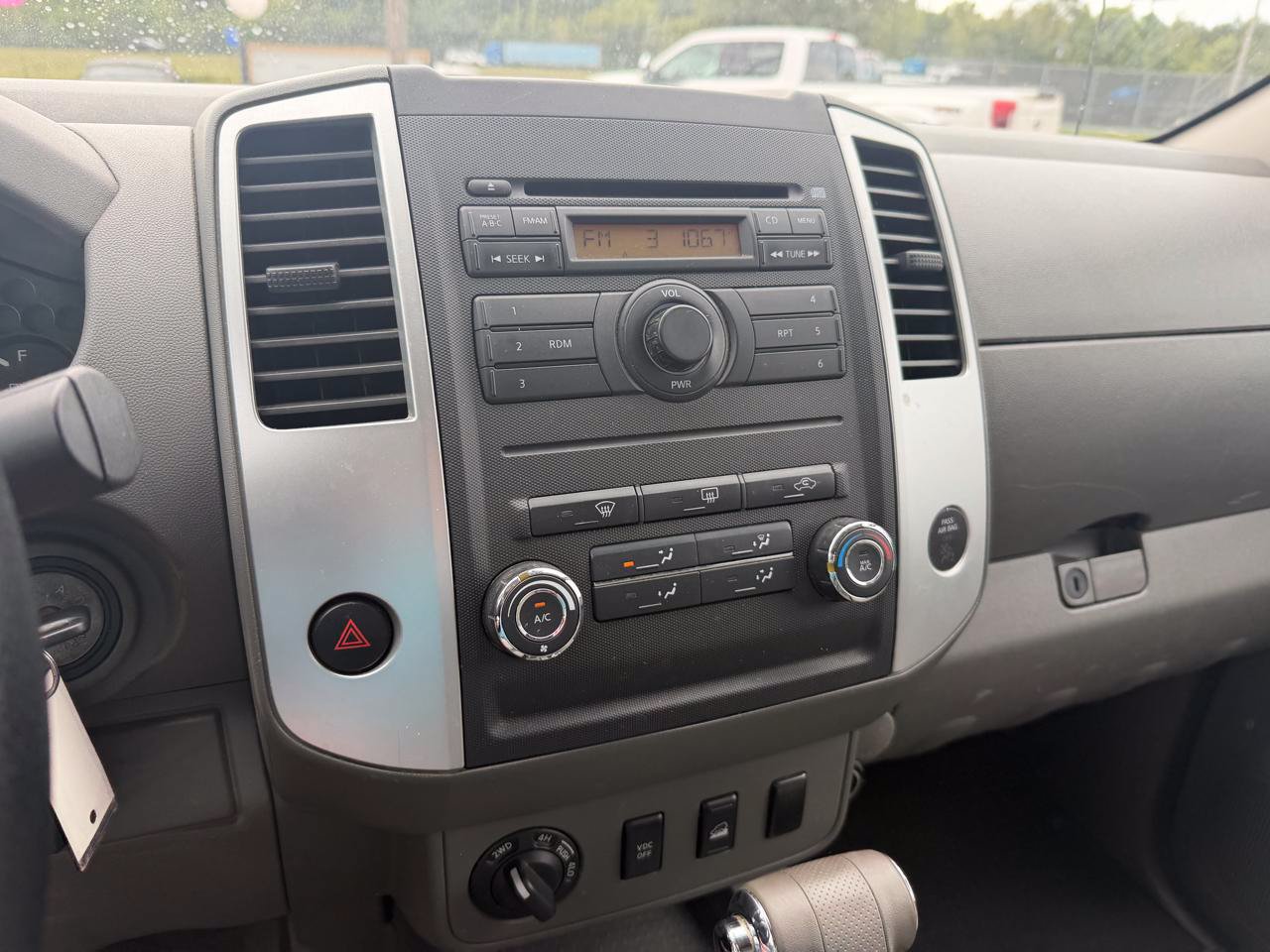 Used 2011 Nissan Frontier SV AWD/4WD image 8