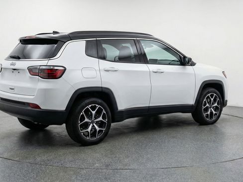 Used 2025 Jeep Compass Limited AWD/4WD image 9