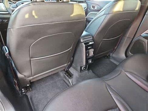 Used 2025 Jeep Compass Latitude image 18