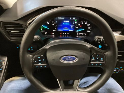 Used 2021 Ford Escape SE image 21