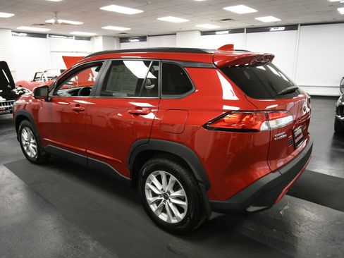 Certified 2022 Toyota Corolla Cross LE image 6